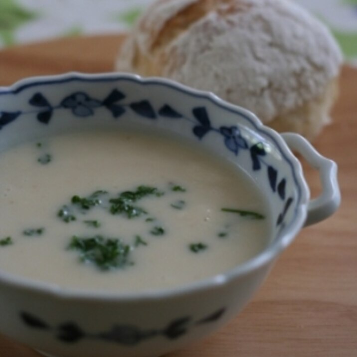 温かい、新じゃがと新たまねぎのスープ